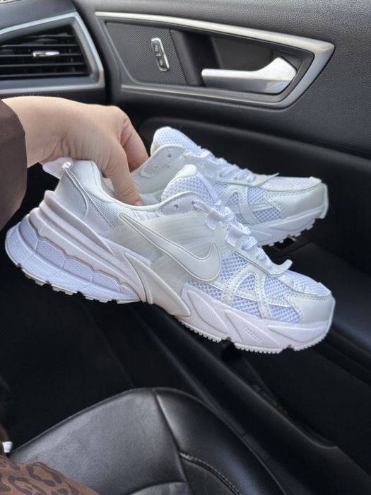 Легкі спортивні жіночі кросівки Nike V2k Runtekk White найе в2к рантек білі