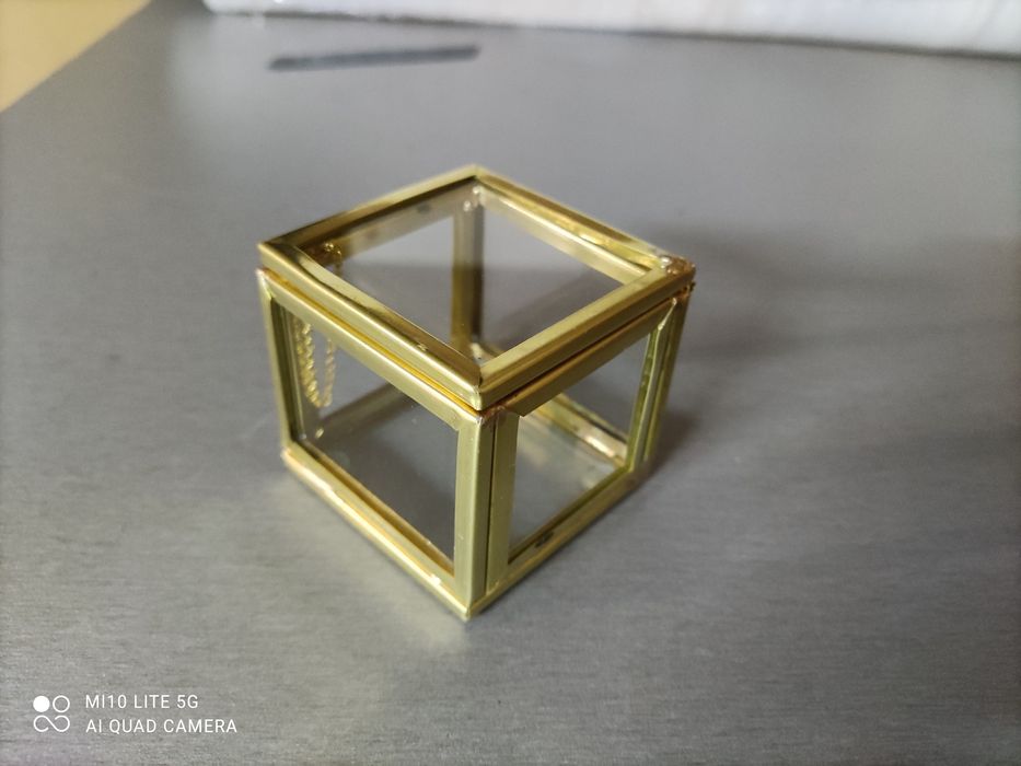 Pudełko szklane złote szkatułka organizer przezroczyste na obrączki