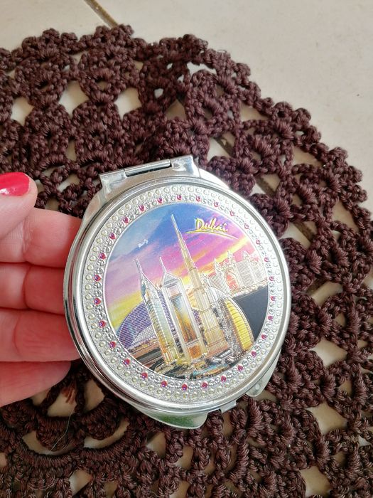 Lusterko kompaktowe makeup Dubai