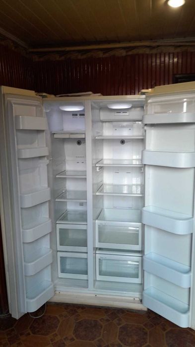 Холодильник Samsung двухдверный