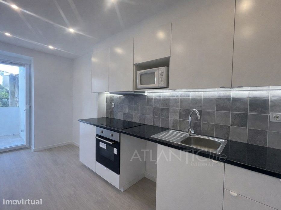 T3+1 totalmente remodelado em Queluz - Pronto a Habitar!