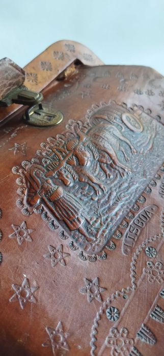 Mala de senhora em couro antigo