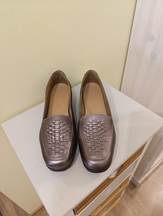 Nowe, eleganckie loafersy damskie, skóra naturalna 40,5 FootGlove