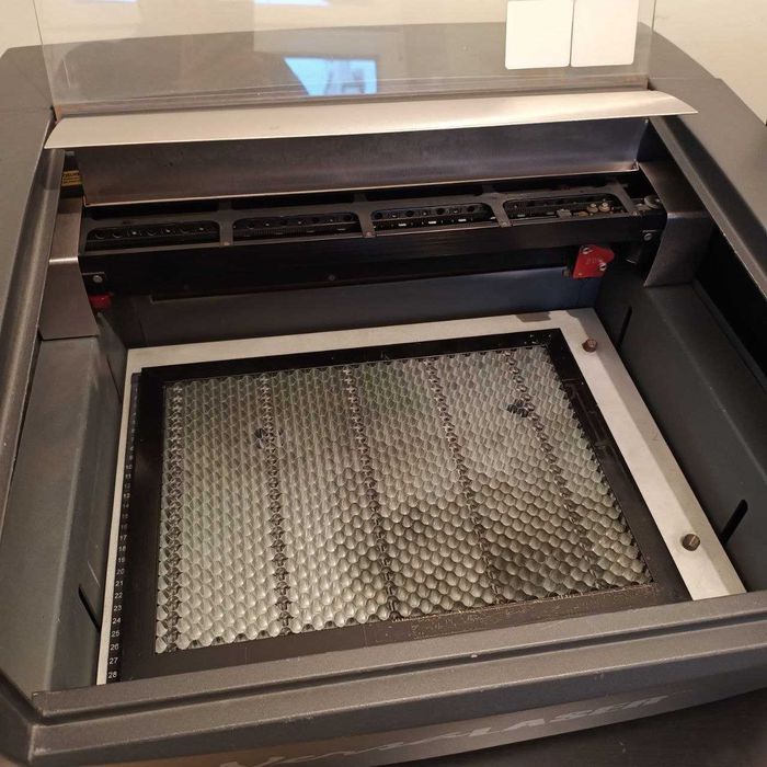 Ploter laserowy CO2 VersaLaser Universal Tuba Metalowa 25W