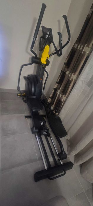 Elíptica Domyos 900 .muito pouco usada . negociável