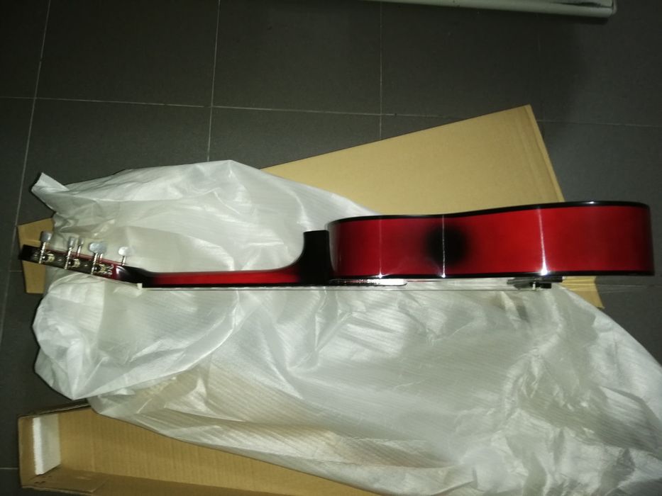 Guitarra clássica vermelha 1/4 e kit novos para crianças
