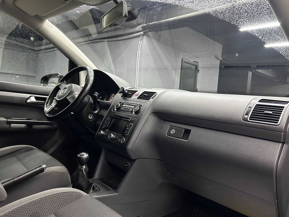 Volkswagen Touran 2011