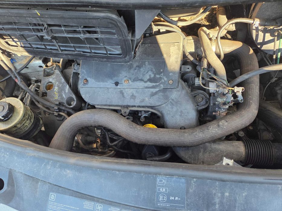 Opel Vivaro 2006rok 1.9 DCI części