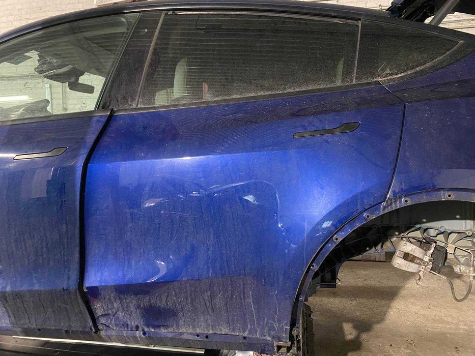 Двері Tesla Model Y білі сині