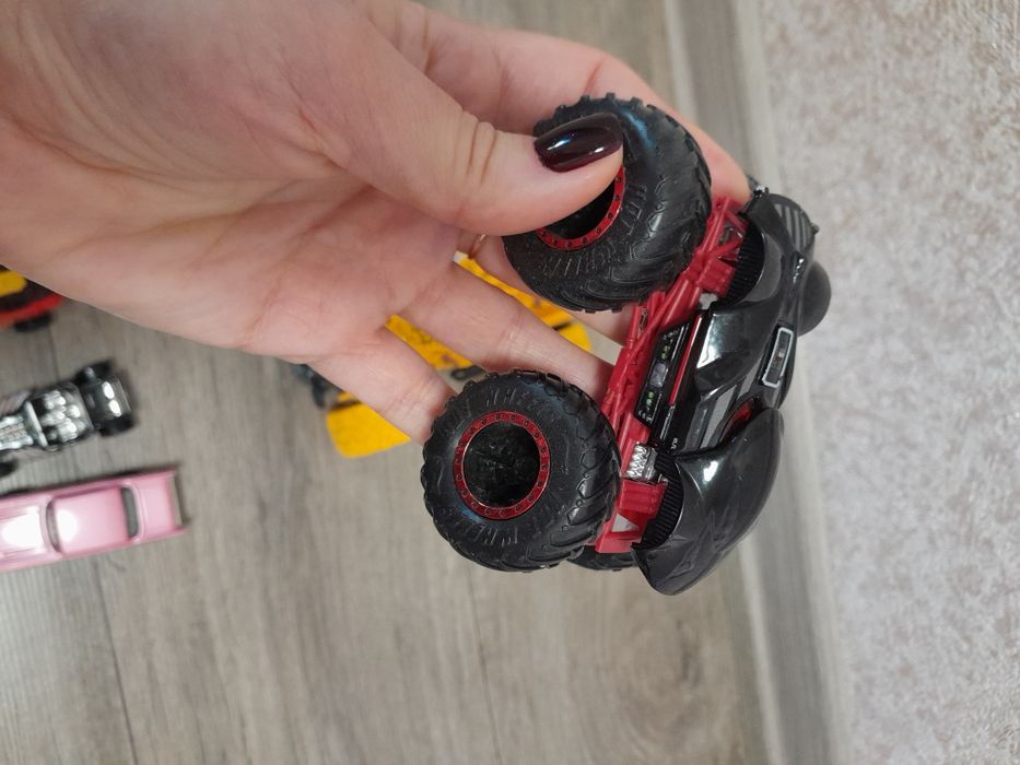 Автомобілі Хотвілс