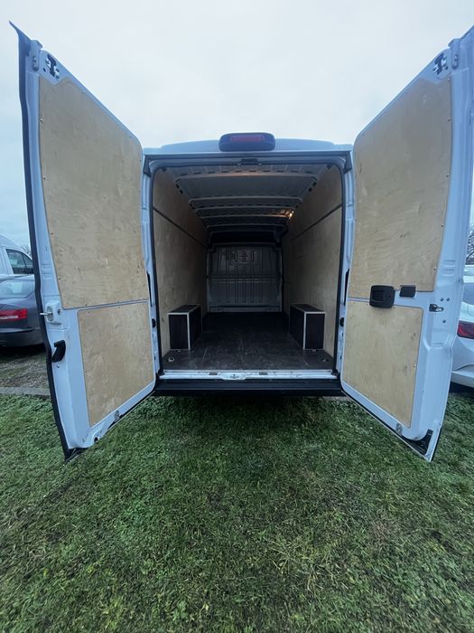 Wynajem aut dostawczych i odobowych