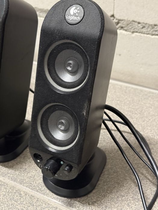 Głośniki komputerowe Logitech 2.1 X-230 jeden nie gra