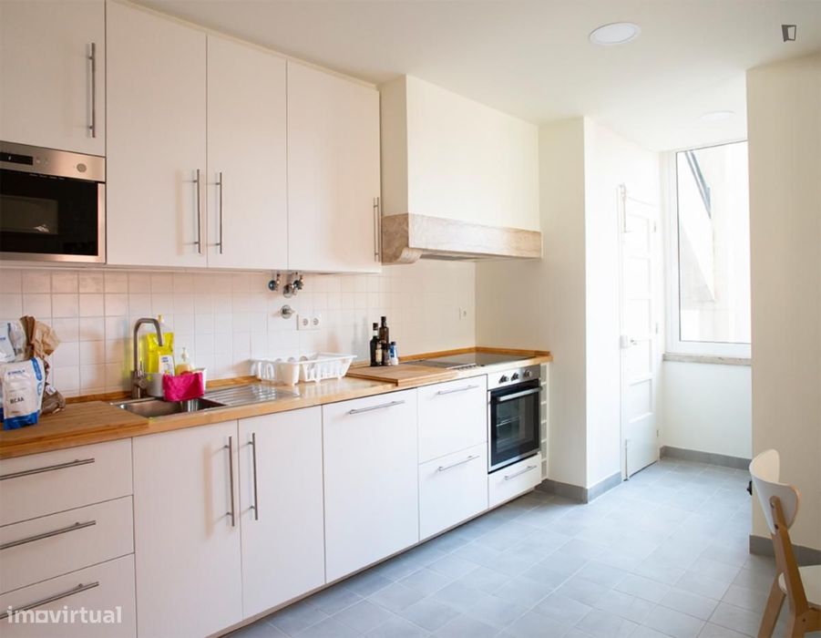 Quarto - localizado em Roma-Areeiro Lisbon