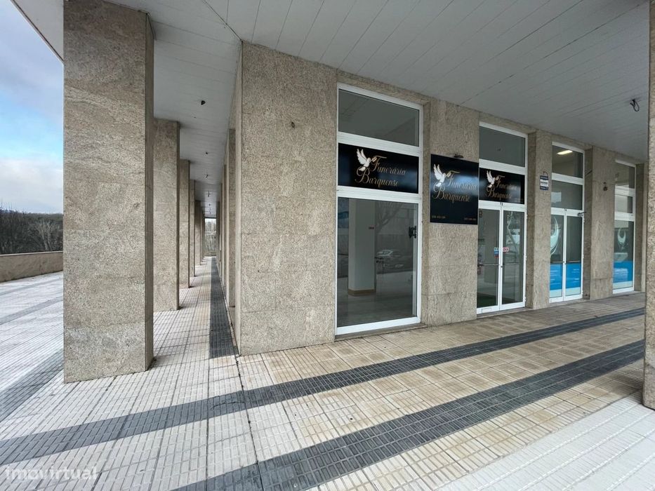 Loja com rentabilidade de 3.1% no centro de Ponte da Barca
