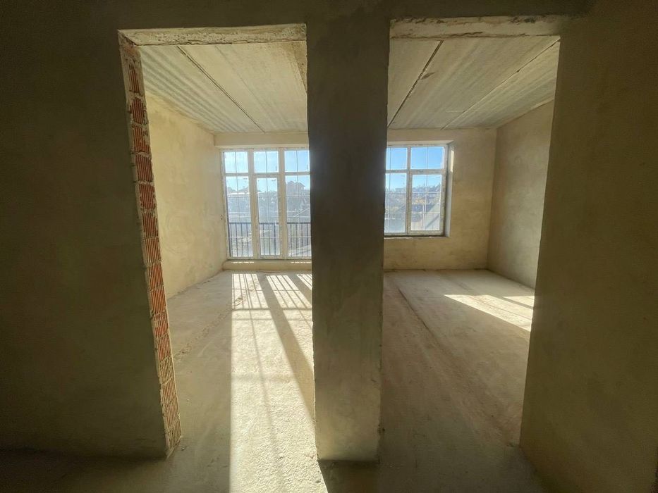 Продам дворівневу 3к. квартиру з великим балконом 640 $ за м2