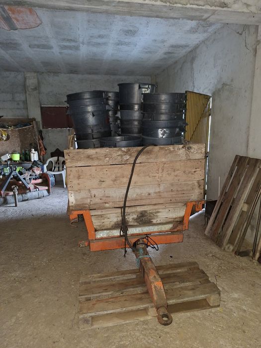 Vendo/troco Reboque gamela basculante S/Doc