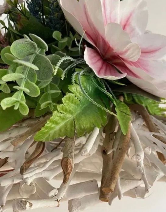 Sztuczny stroik kwiatów