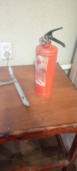 Продам вогнегасник з пломбою