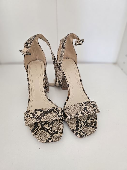 Sapatos de salto da Bershka