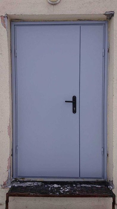 Продам вхідні двері з металу