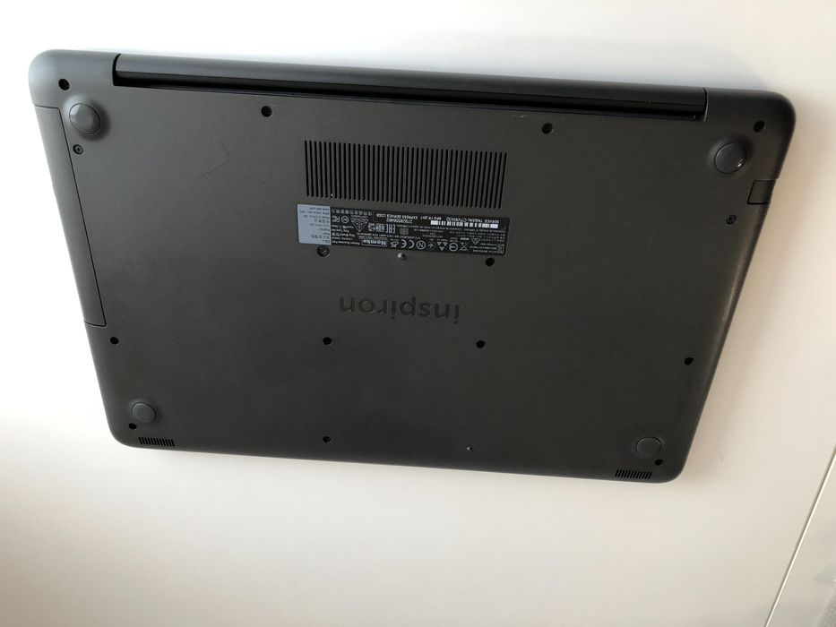 Dell Inspiron 5567 i7-7500U 8GB 256 SSD R7