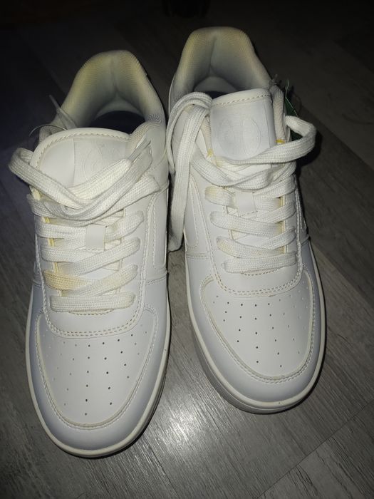 Buty 39 białe  zapraszam