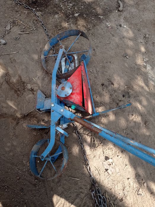 Міні комбайн для посіву буряка та кукурудзи