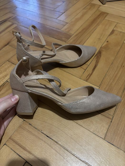 Buty na obcasie czółenka