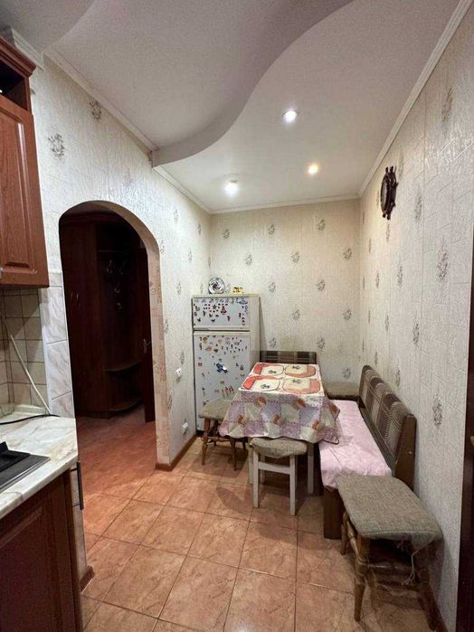 Продам трикімнатну квартиру з автономним опаленням у с. Рівнопілля