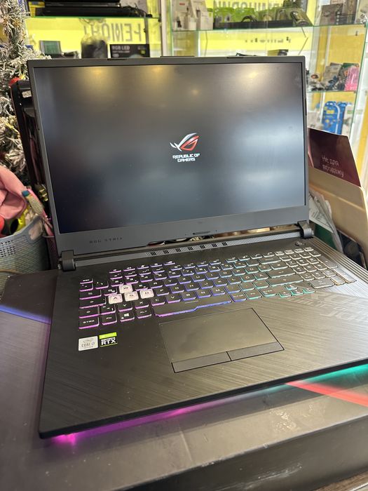 ROG Strix  G712LW i7 10750H/16Gb/SSD 512Gb/ Hdd 1Tb/RTX2070 8Gb/Win11