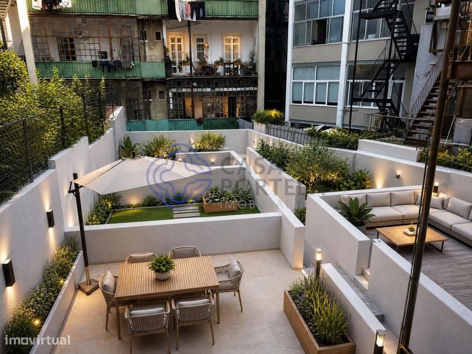 Apartamento T3 novo remodelado com logradouro de 15 m2 em prédio total