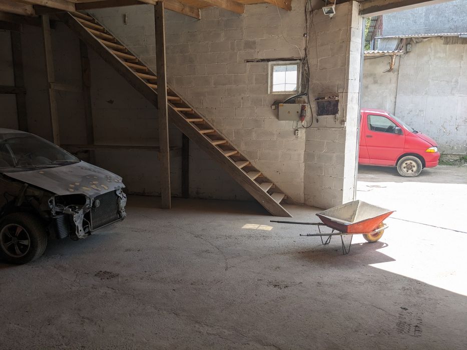 ПРОДАМ Гараж склад сто 2 поверха і пдвал  пещяний  кар'єр