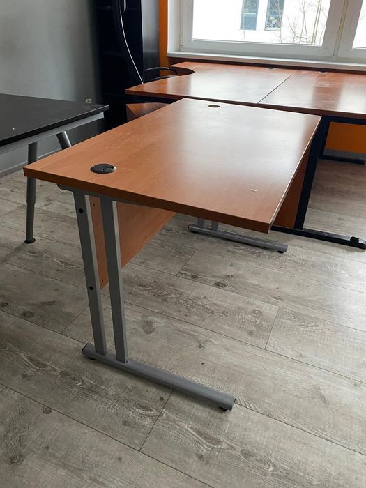 używane solidne biurka drewniane (2 szt)