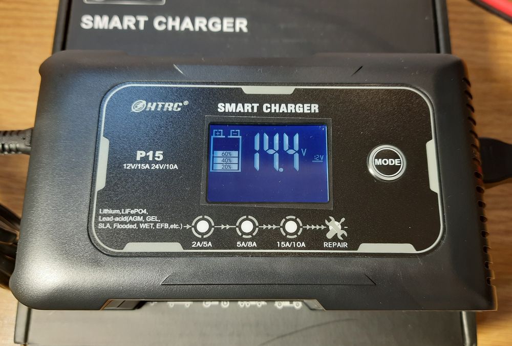 Зарядний пристрій HTRC Р20, P15 для акумуляторів 20А, 15А 12В, 24В