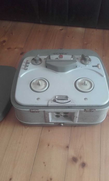 Zabytkowy magnetofon szpulowy Grundig tk 24