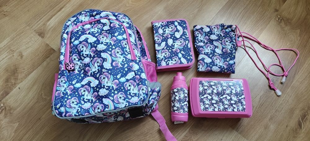 Plecak dla dziewczynki klasa 1-3 z piórnikiem 5w1