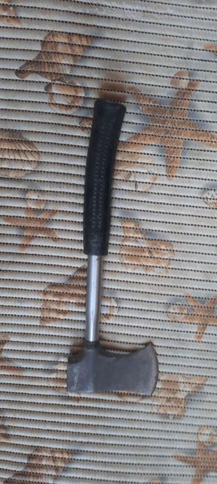 Лопаты снежные. Тяпки. Молоток. Строительные мастерки.