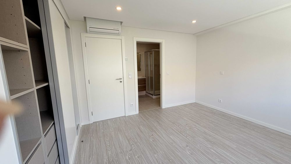 Arrenda-se T2 em Carcavelos (centro)