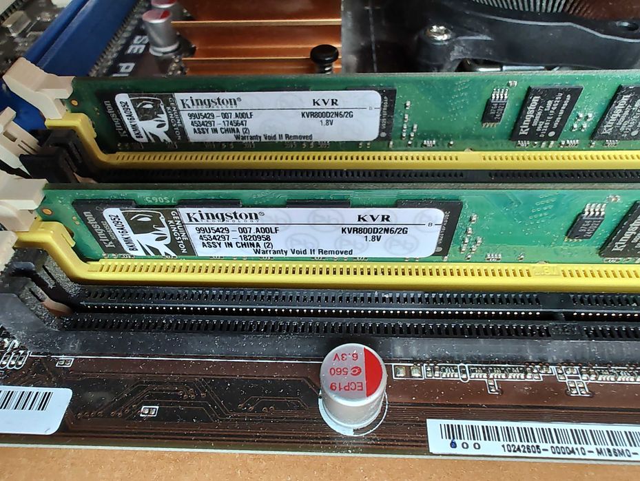 Материнская плата 
Asus P5Q SE Plus