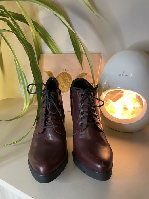 Buty na obcasie jesienne bordowe