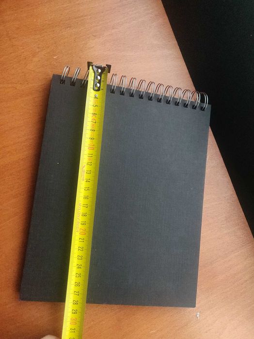 caderno preto para desenho