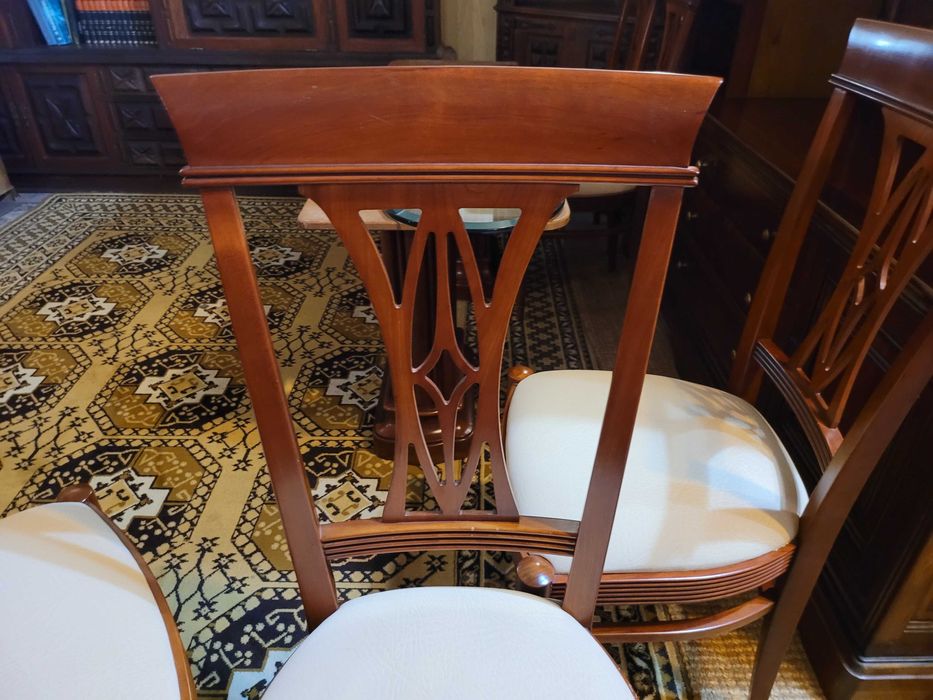 Excelentes cadeiras de sala em madeira maciça