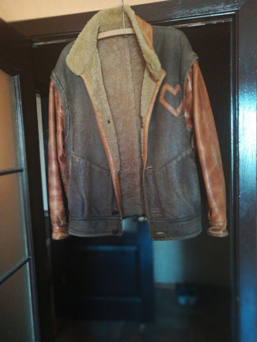 Куртка меховая кожаная с отстегивающими рукавами.