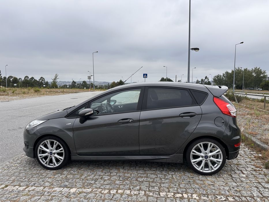 Ford Fiesta 1.0 EcoBoost 125cv ST-Line (2017) - Nacional - 5p - Distribuição Mudada