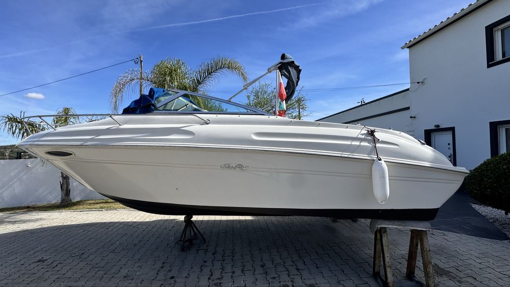 Vende-se Barco Sea Ray Express Cruiser 215