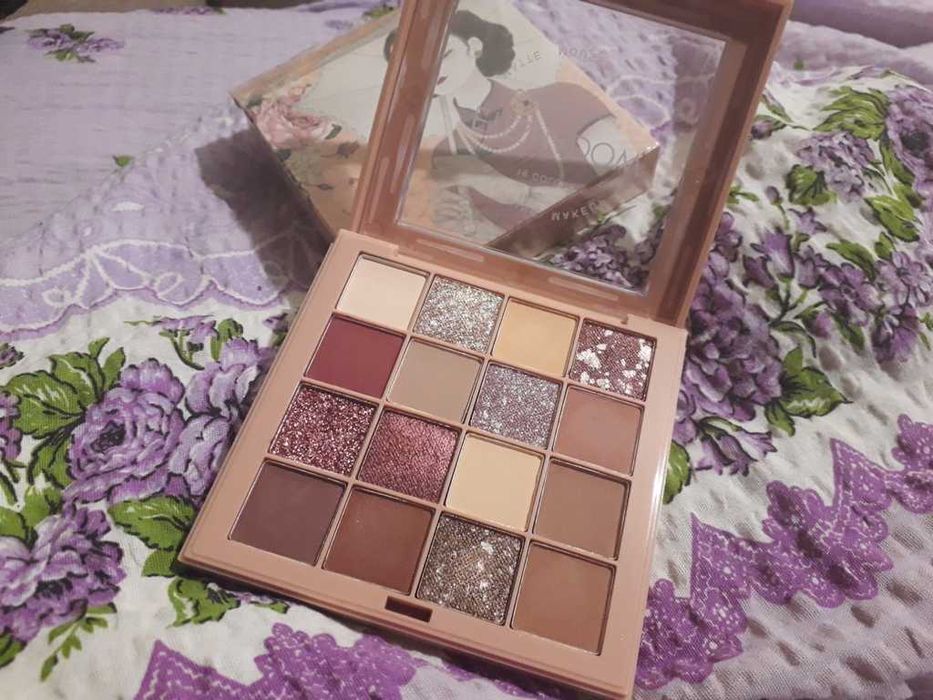Палітра тіней для век №16, 16 г + подарунок