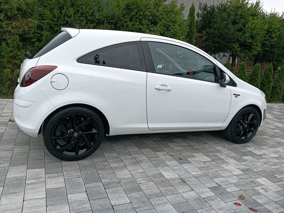 Opel Corsa Black & White, lift