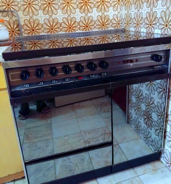 Fogão a gás e eléctrico. 6 bicos. bom estado.