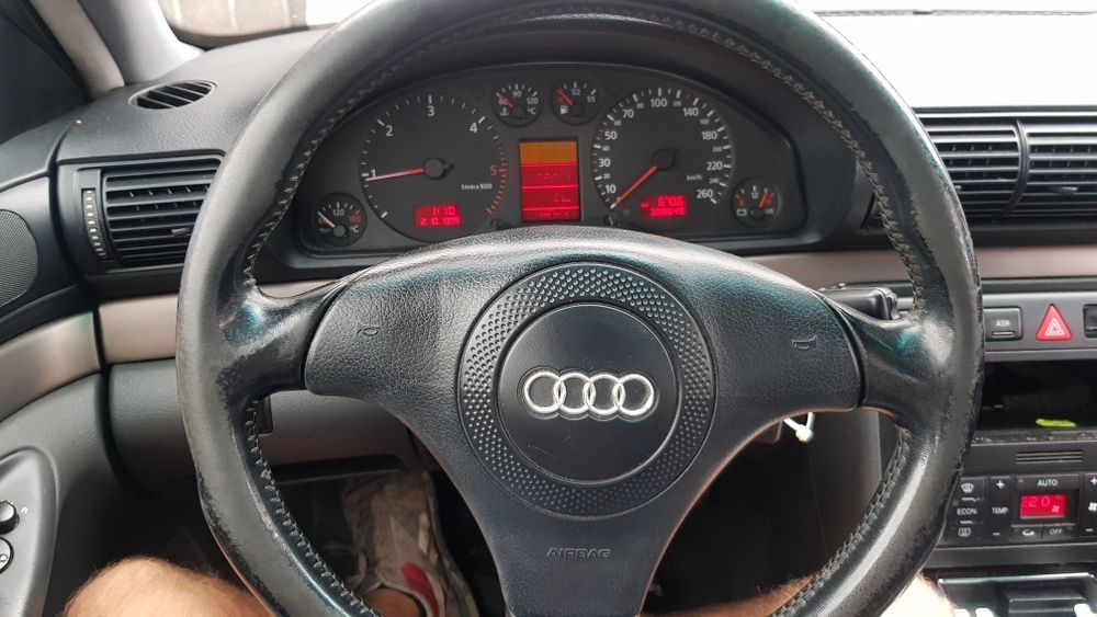 Audi a4 b5 1.9 tdi 115 sedan LY9W 2000 części blask