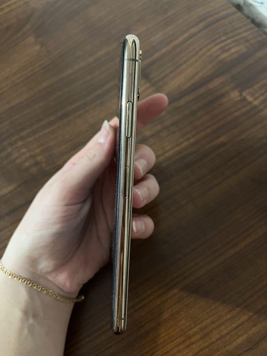 Продам Айфон XS max